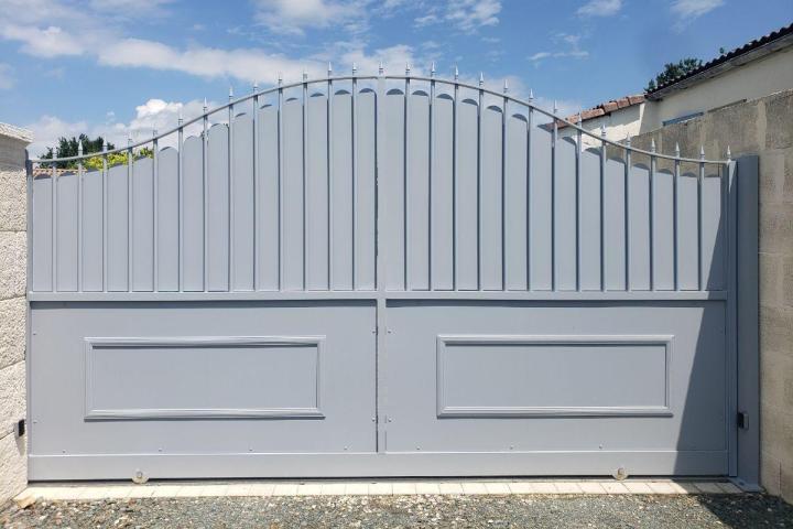 We have expertise in designing, manufacturing, and installing steel, aluminium, and stainless steel gates